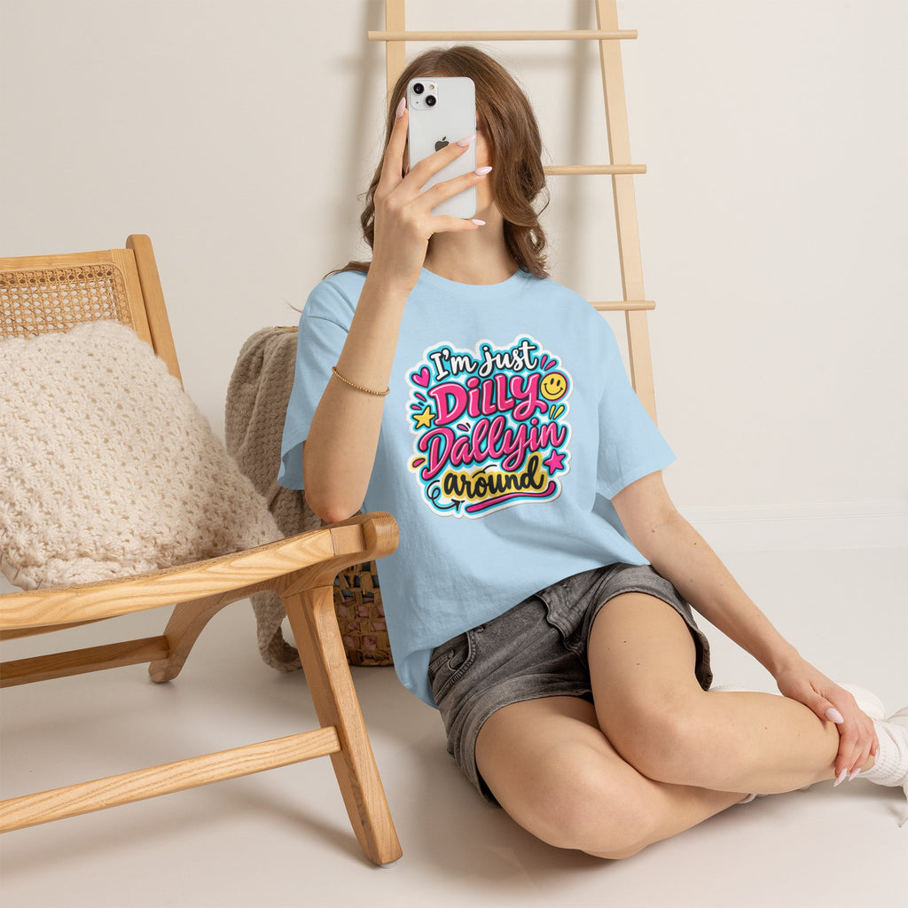 I'm Just Dilly Dallyin Around T-Shirt | Retro Smiley Script Tee