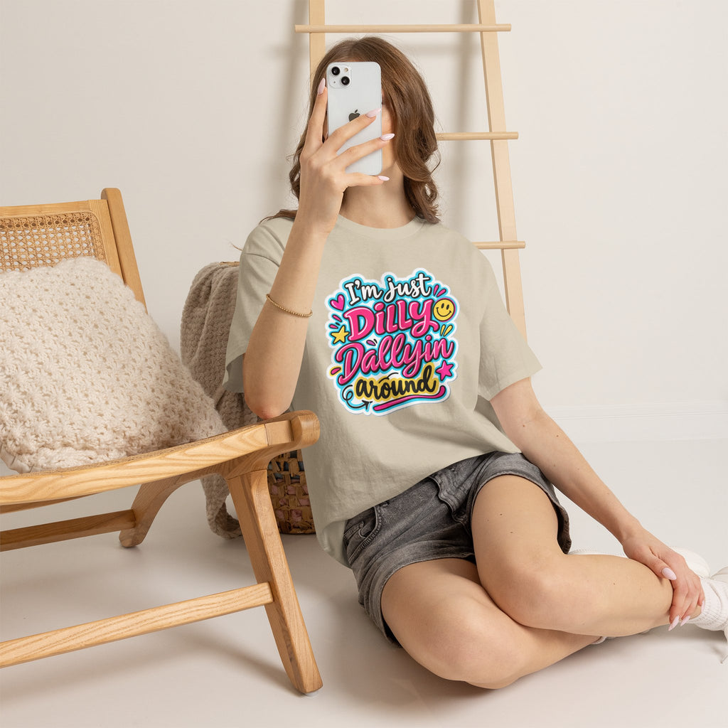 I'm Just Dilly Dallyin Around T-Shirt | Retro Smiley Script Tee