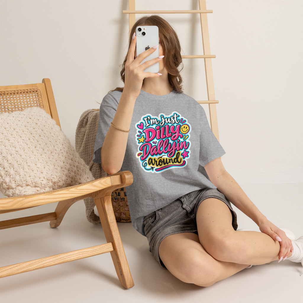 I'm Just Dilly Dallyin Around T-Shirt | Retro Smiley Script Tee