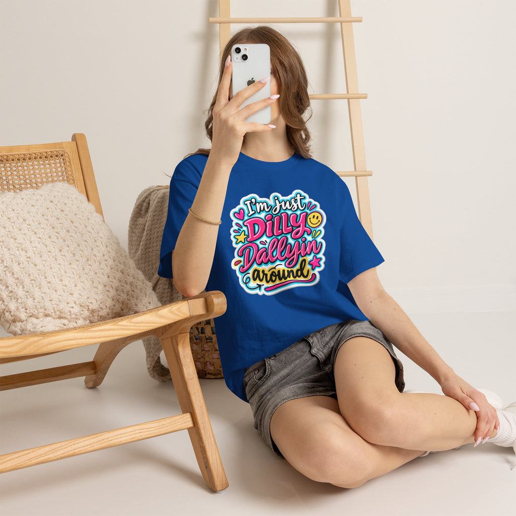 I'm Just Dilly Dallyin Around T-Shirt | Retro Smiley Script Tee