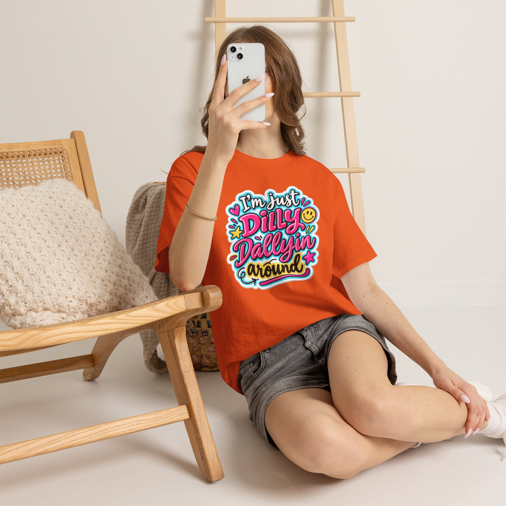 I'm Just Dilly Dallyin Around T-Shirt | Retro Smiley Script Tee