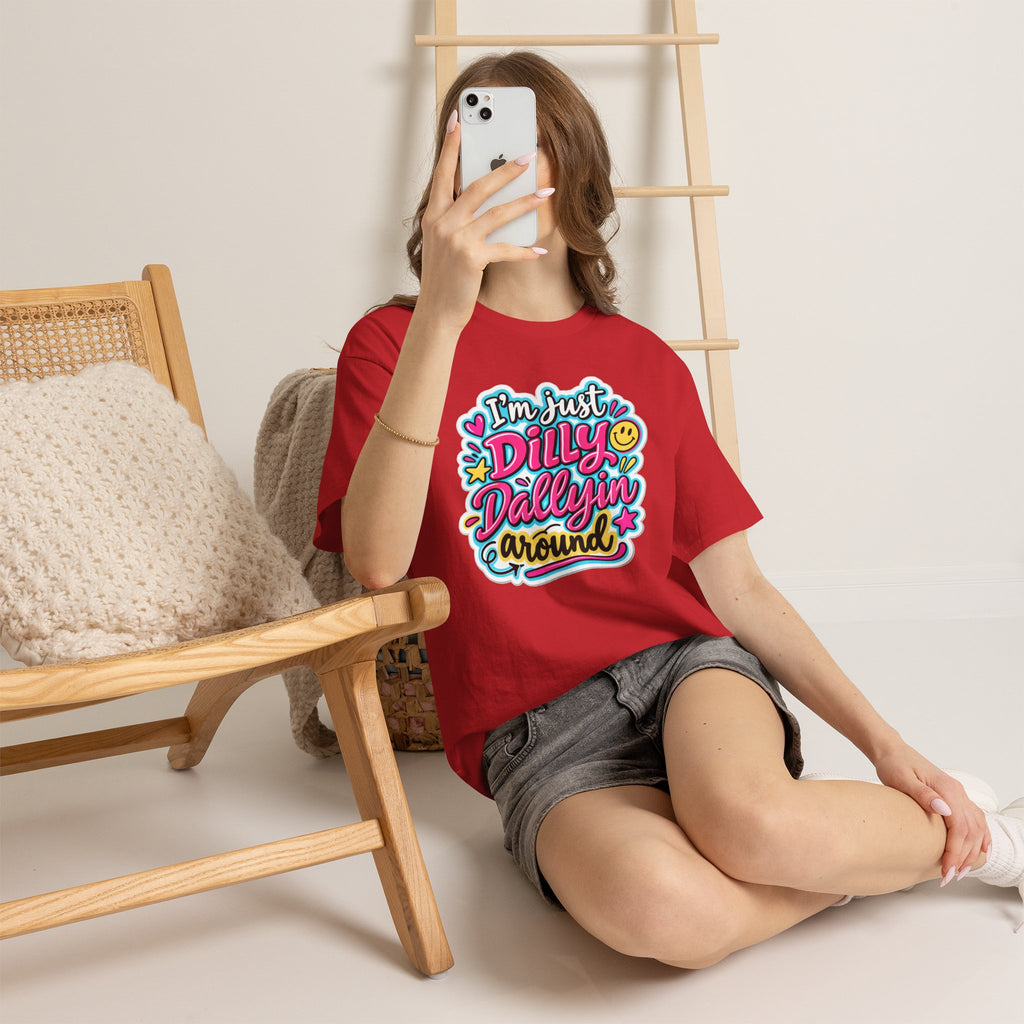 I'm Just Dilly Dallyin Around T-Shirt | Retro Smiley Script Tee